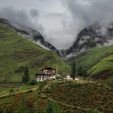 Bhutan landscape. Raul Taciu / Unsplash