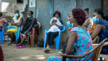 A listening group in Kilifi, Kenya. Credit: Elphas Ngugi/The Global Partnership.