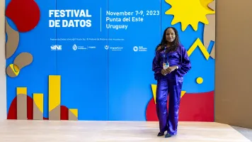 Tolulope at the Festival de Datos. Photo credit: Pablo Kreimbuhl