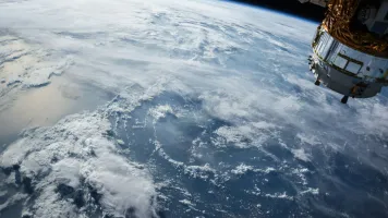  Ocean clouds seen from space | Photo: NASA/Unsplash 