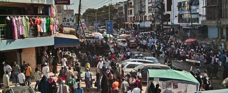 Crowded streetview.