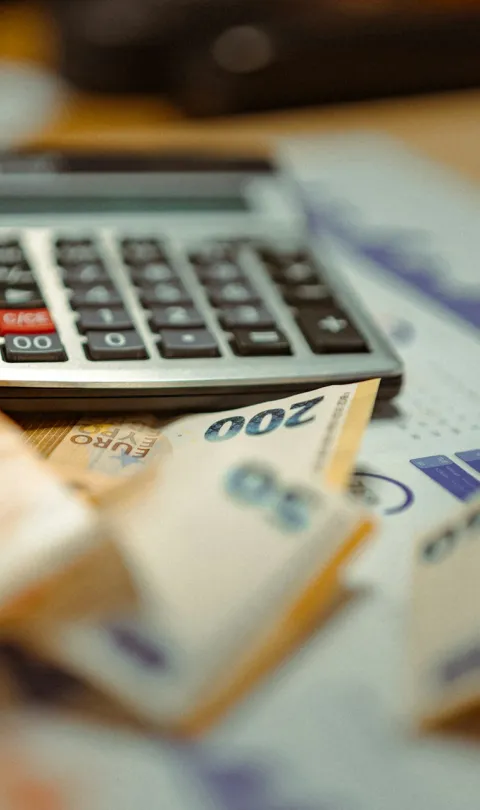 banknotes receipts statistics of household budget expenses
