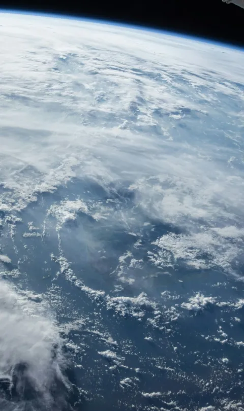  Ocean clouds seen from space | Photo: NASA/Unsplash 