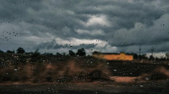 Rain on a window / Nishant Gupta: Unsplash