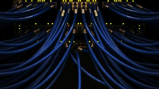 Connected cables / Scott Rodgerson: Unsplash