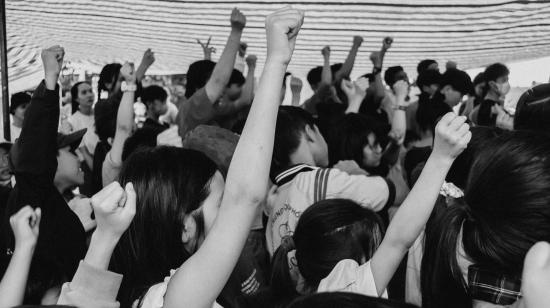Community group. Hunh Tin / Unsplash